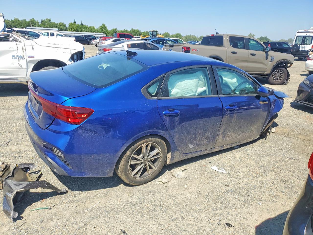 KIA FORTE 2023 — 3