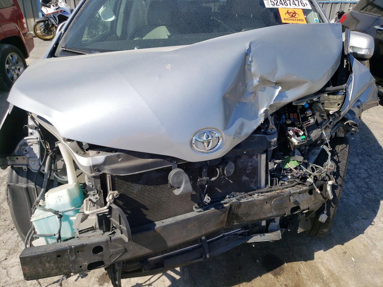 TOYOTA SIENNA 2015 — 12