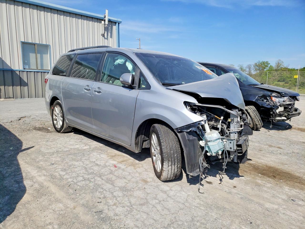 TOYOTA SIENNA 2015 — 4
