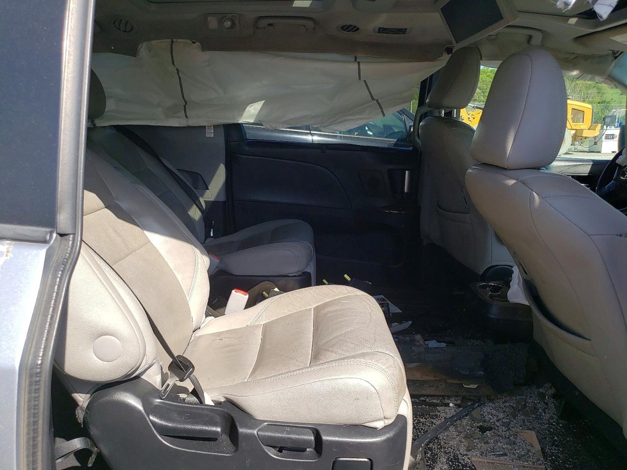 TOYOTA SIENNA 2015 — 11