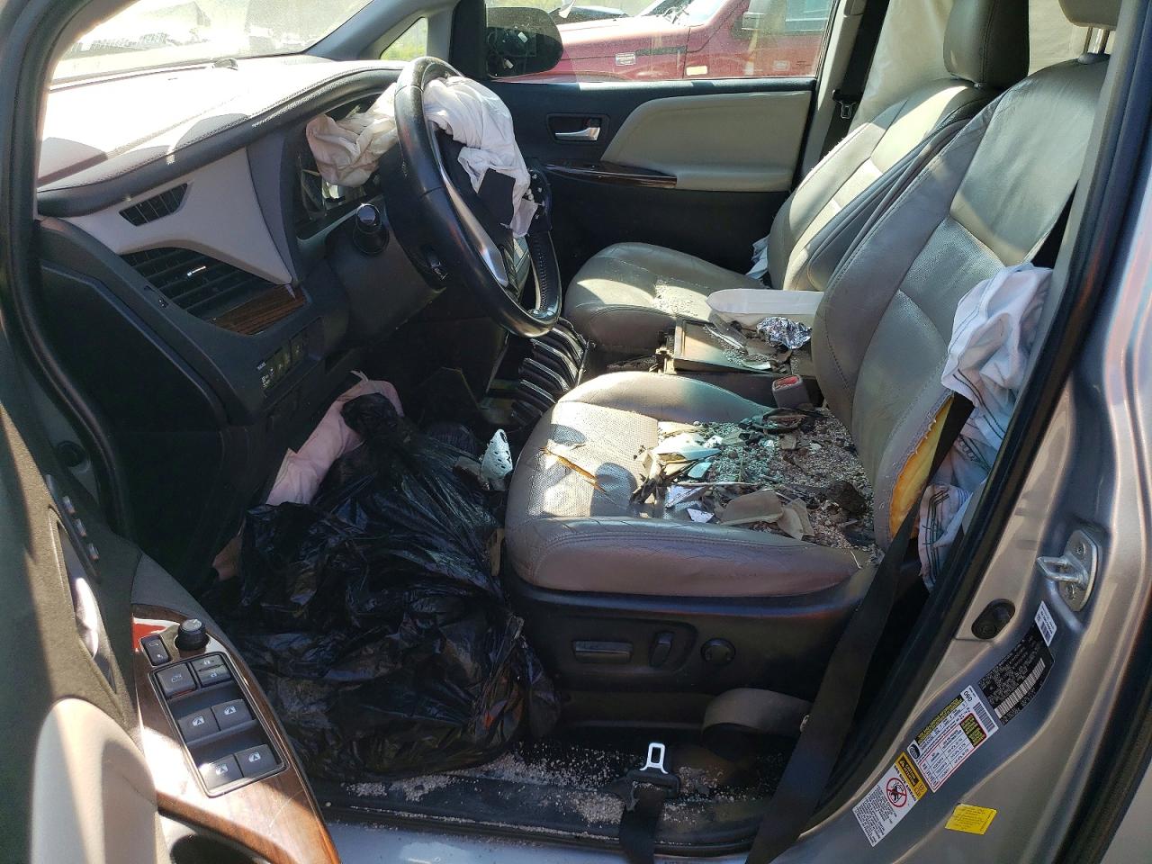 TOYOTA SIENNA 2015 — 7