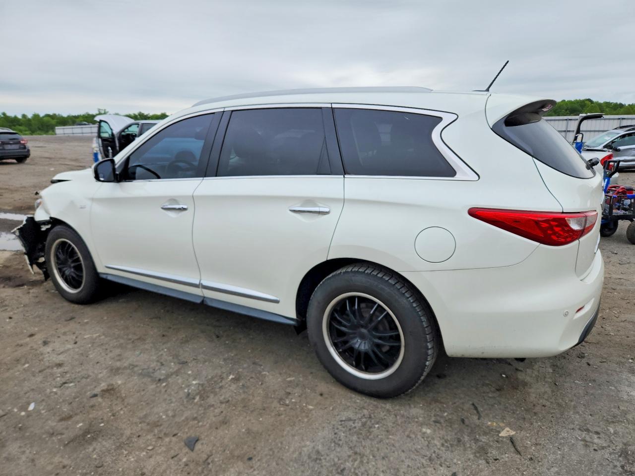 INFINITI QX60 2015 — 2
