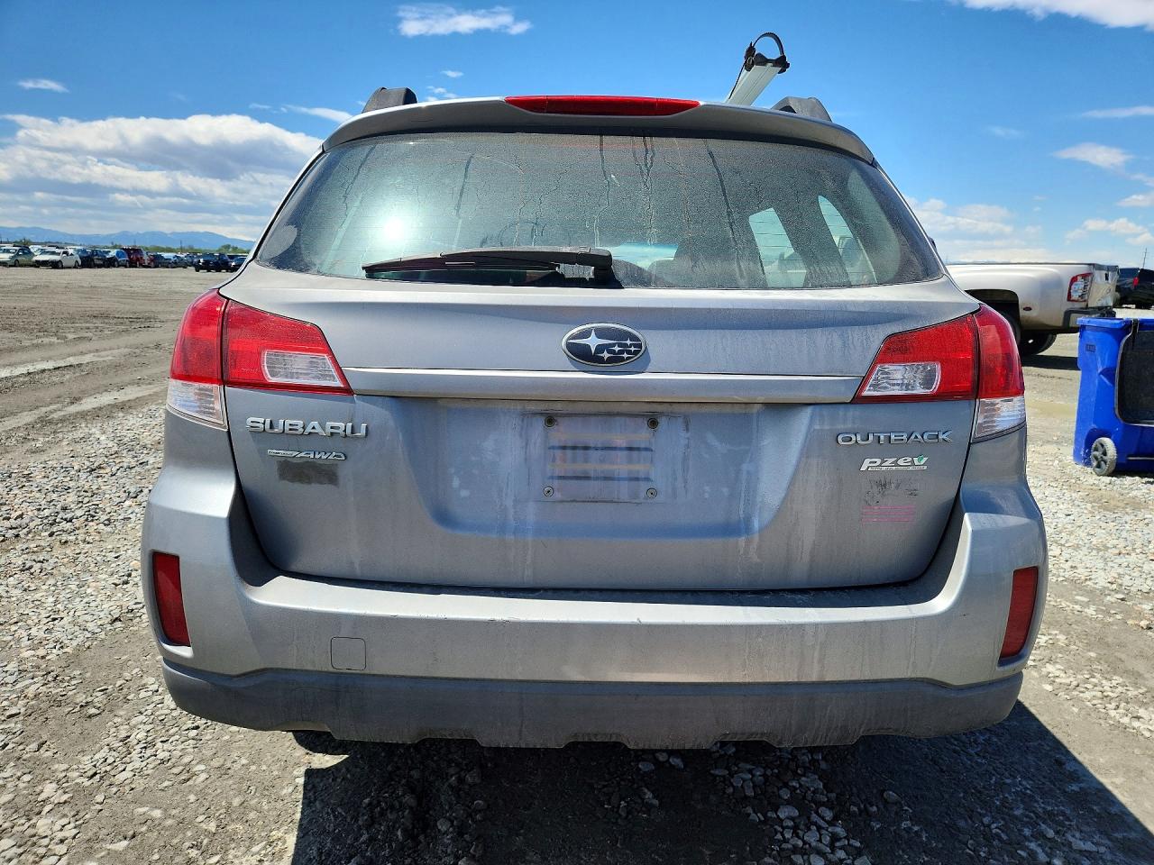 SUBARU OUTBACK 2011 — 6