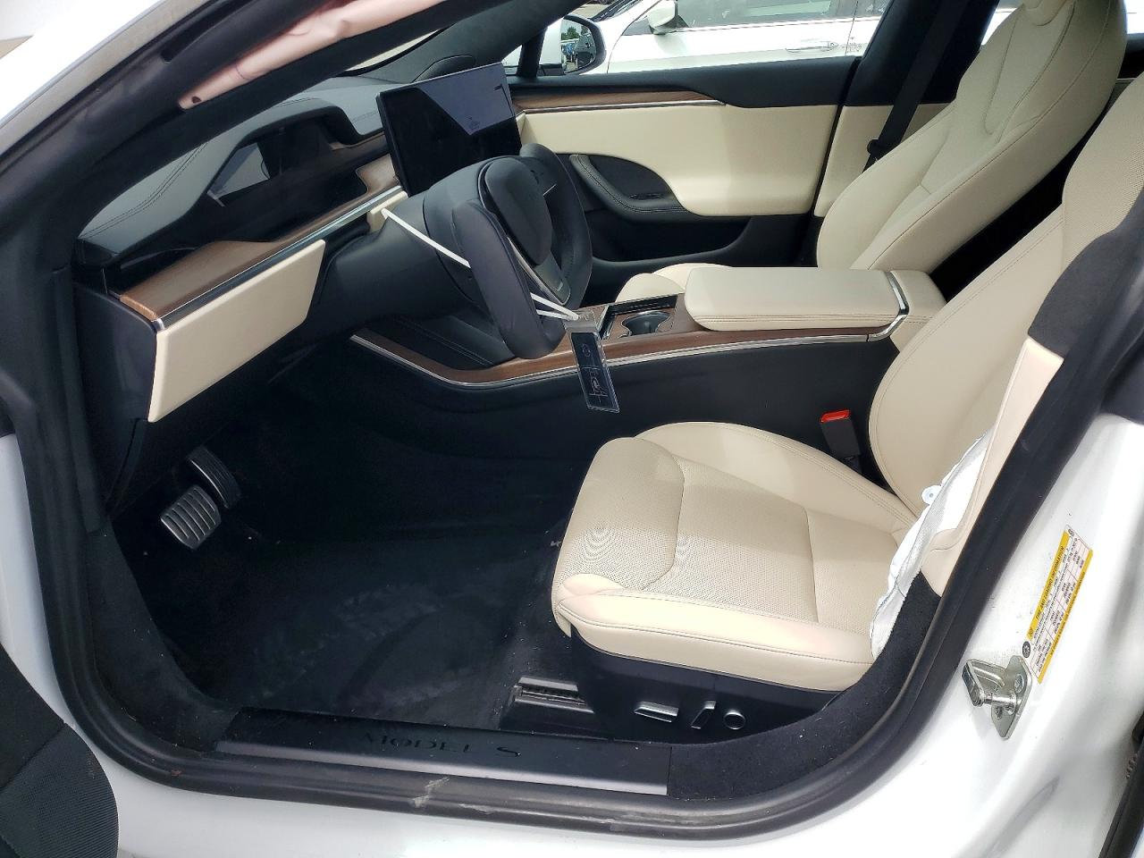 TESLA MODEL S 2022 — 7