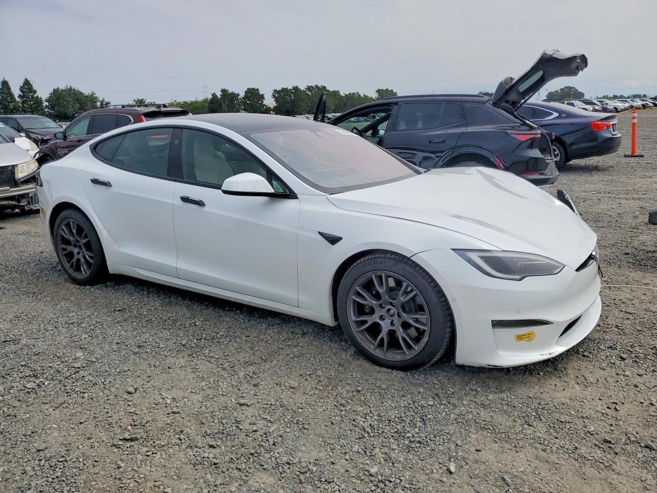 TESLA MODEL S 2022 — 4