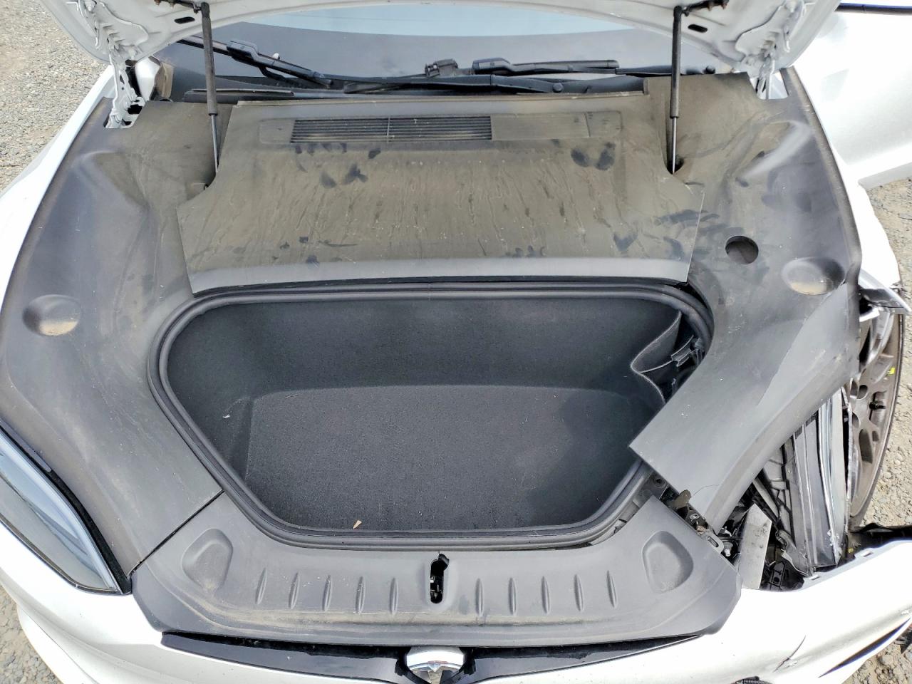 TESLA MODEL S 2022 — 11