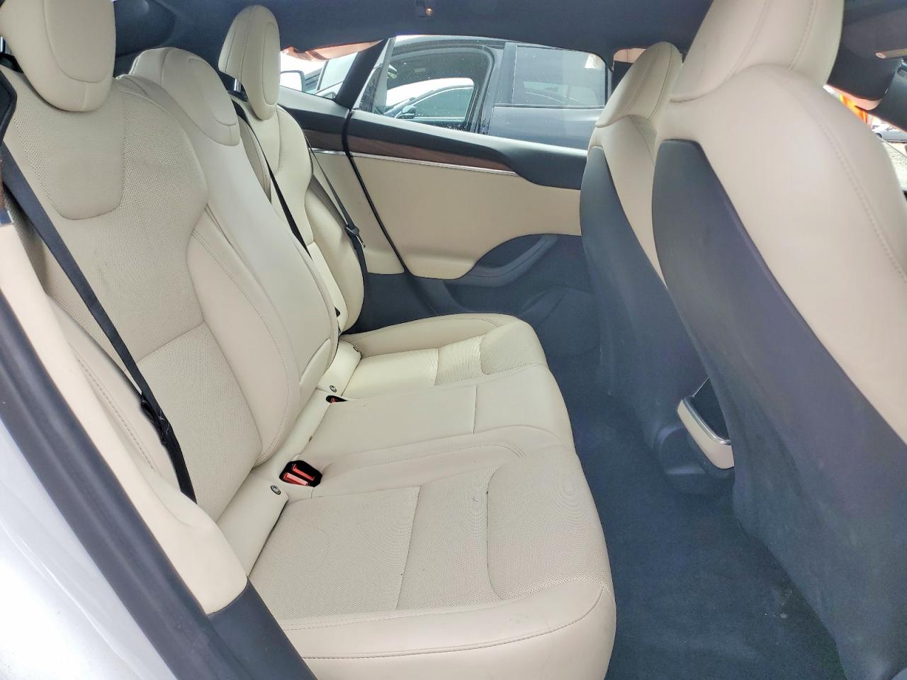 TESLA MODEL S 2022 — 10