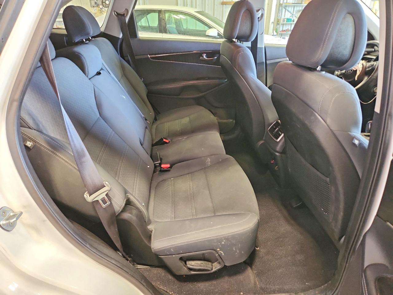 KIA SORENTO 2016 — 11