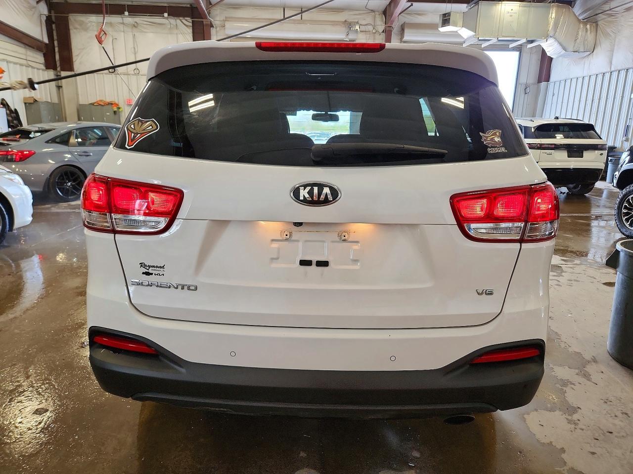 KIA SORENTO 2016 — 6