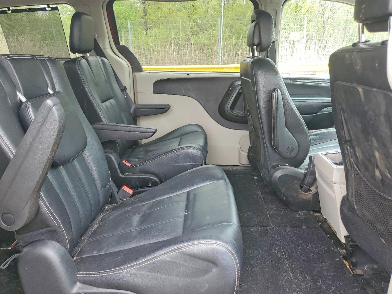 CHRYSLER TOWN & COUNTRY 2015 — 10
