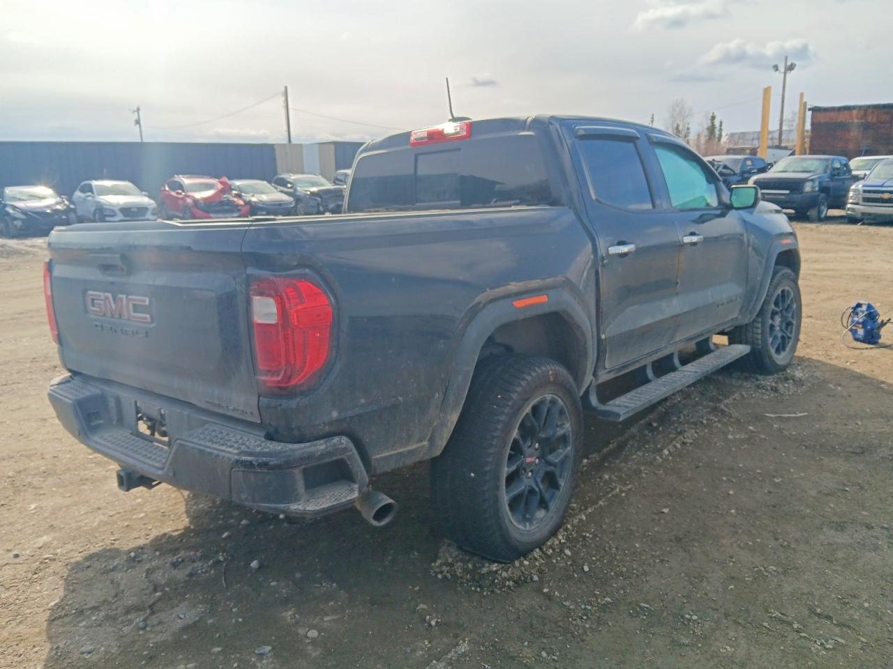 GMC CANYON 2024 — 3
