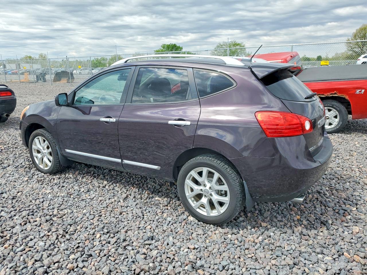 NISS ROGUE 2012 — 2
