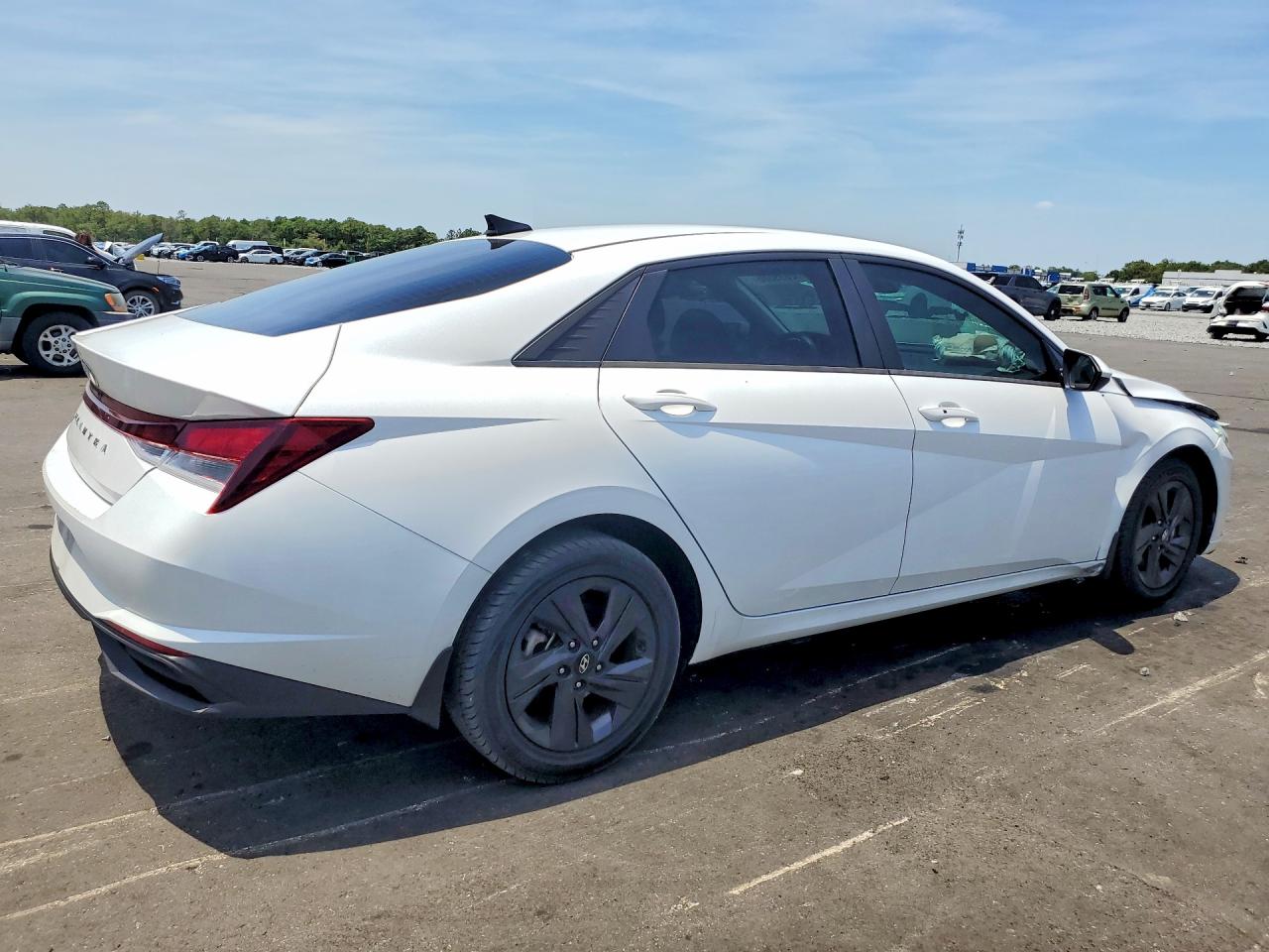 Hyundai Elantra 2022 — 3