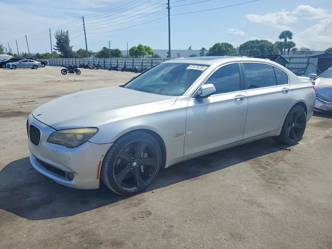 BMW 750 2009 — 2