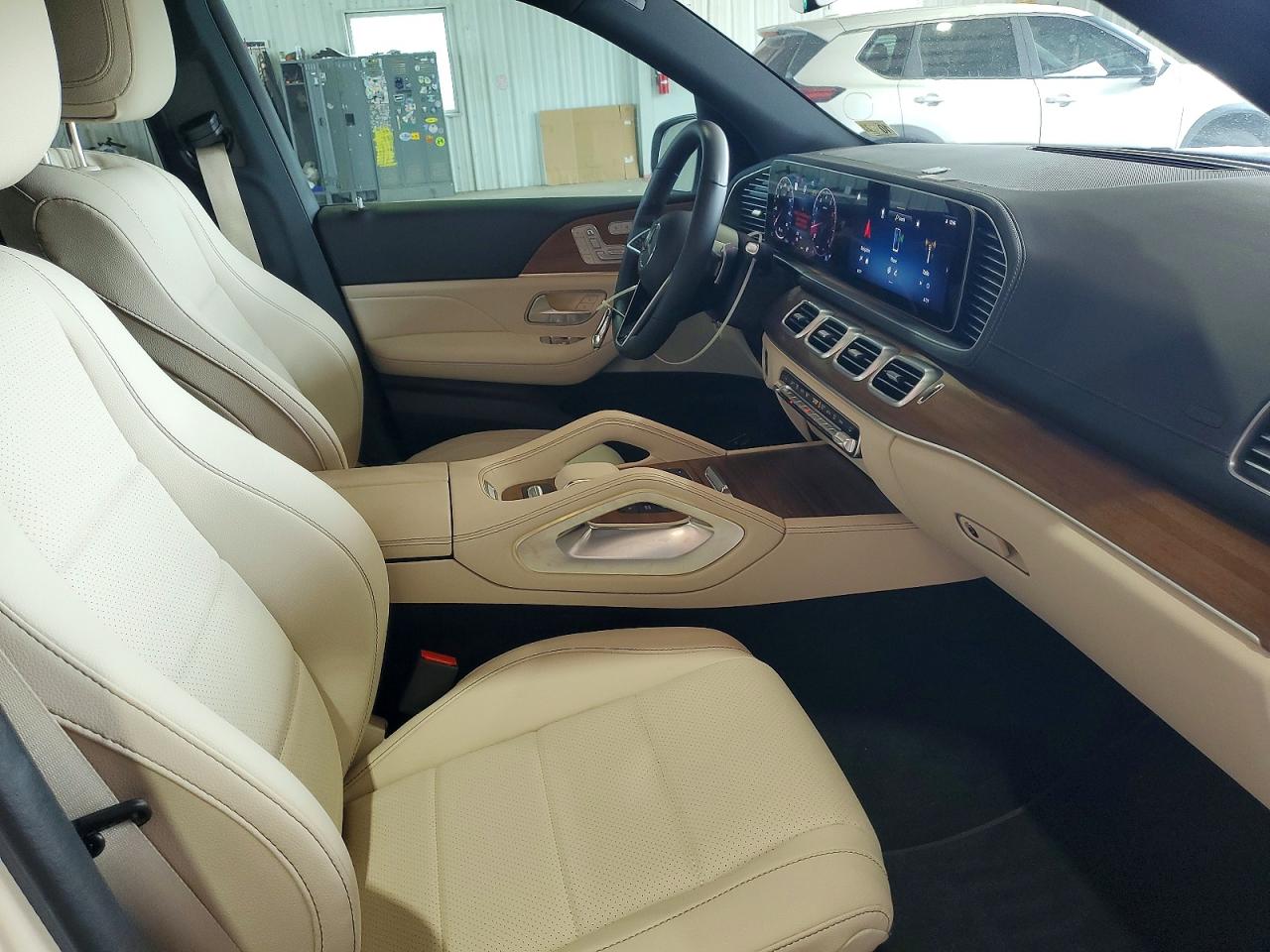 Mercedes-Benz Gls 2025 — 14