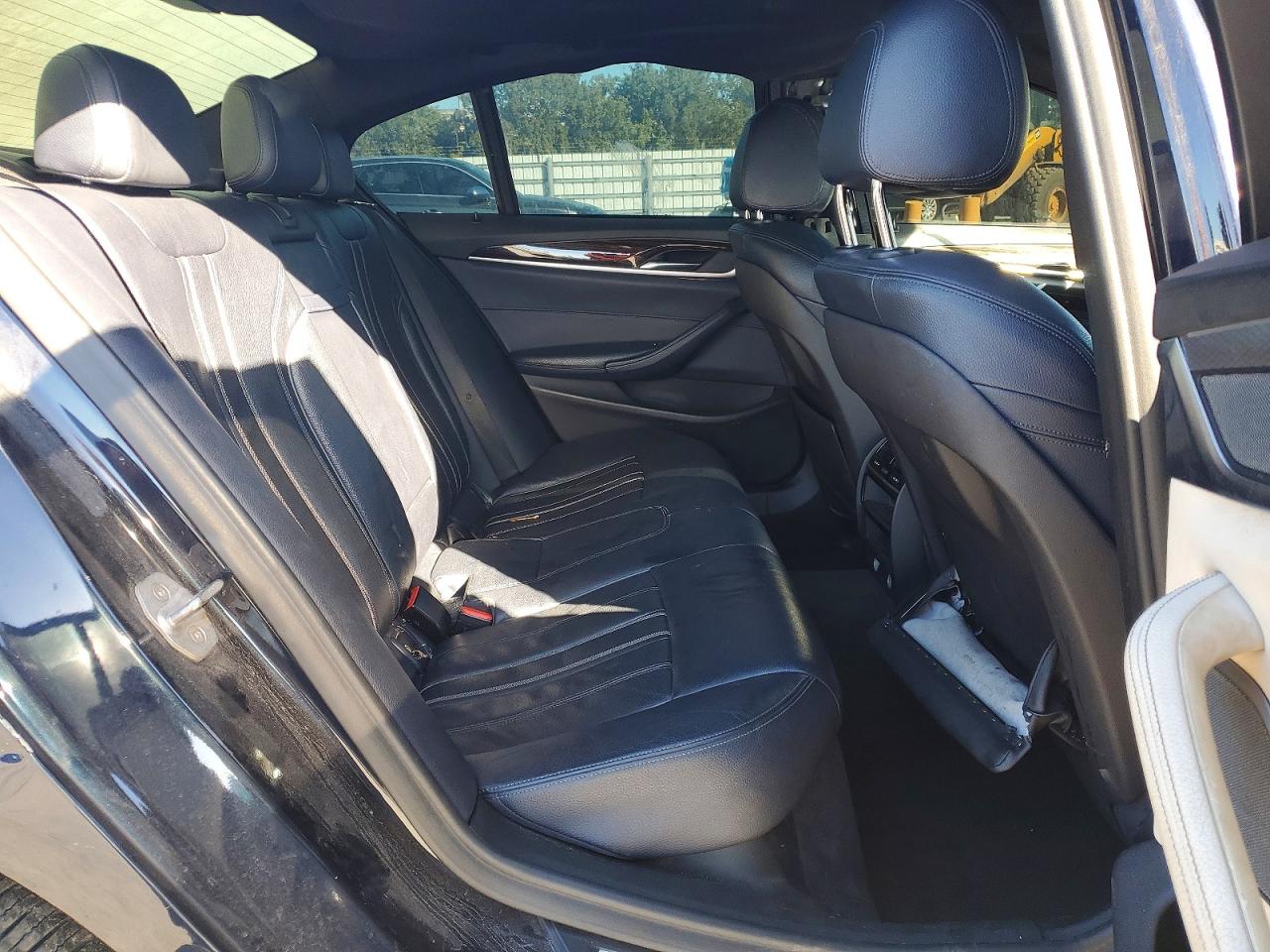 BMW 530 2018 — 11