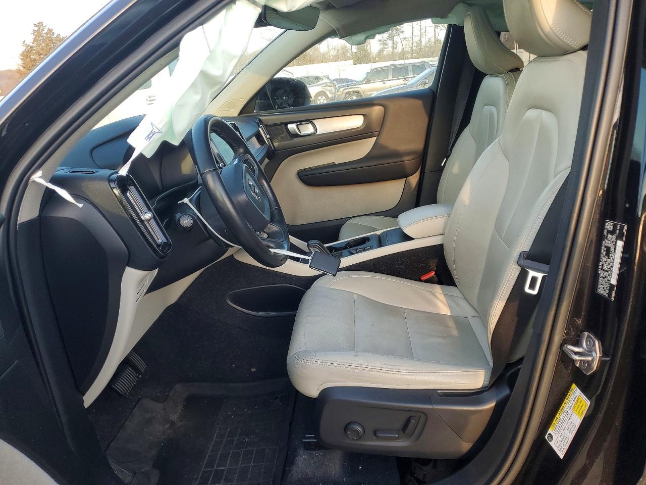 Volvo XC40 2020 — 8