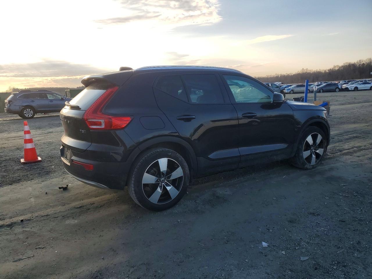 Volvo XC40 2020 — 4