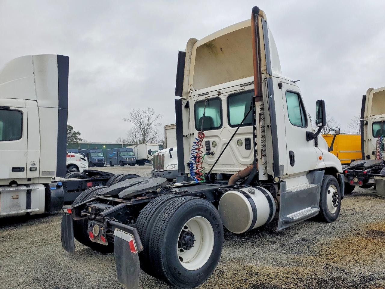 2016 FREIGHTLINER CASCADIA 1