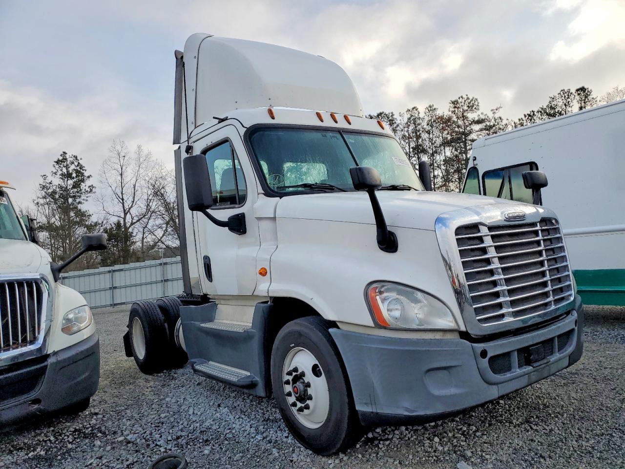 2016 FREIGHTLINER CASCADIA 1