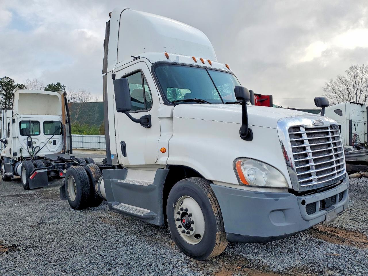 2016 FREIGHTLINER CASCADIA 1