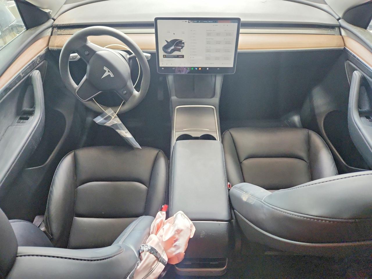 Tesla Model Y 2025 — 9
