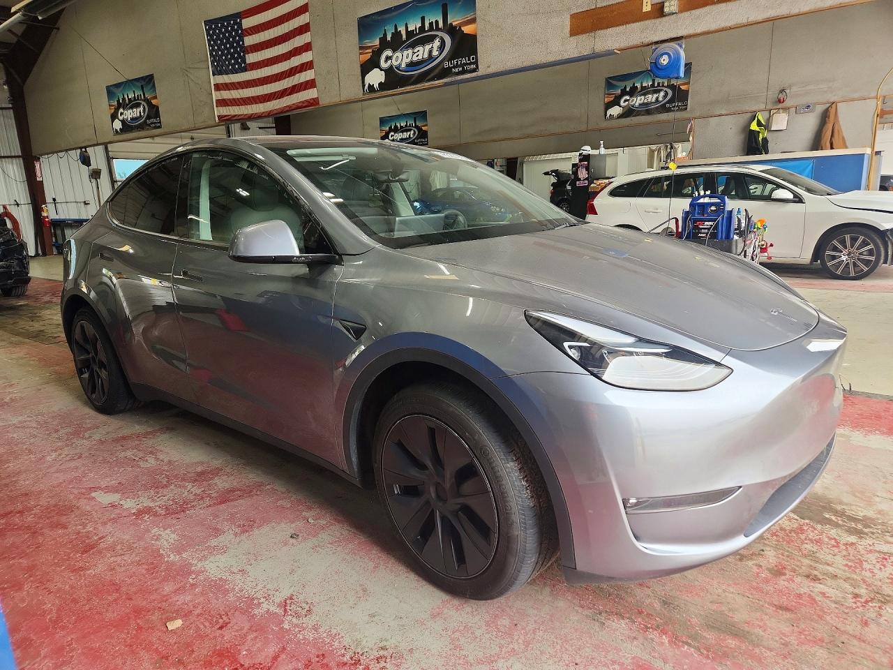 Tesla Model Y 2025 — 5
