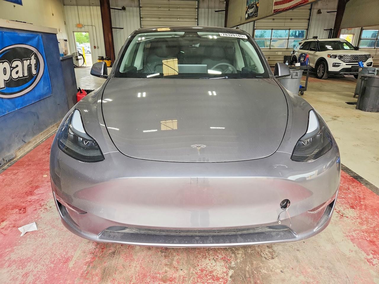 Tesla Model Y 2025 — 6