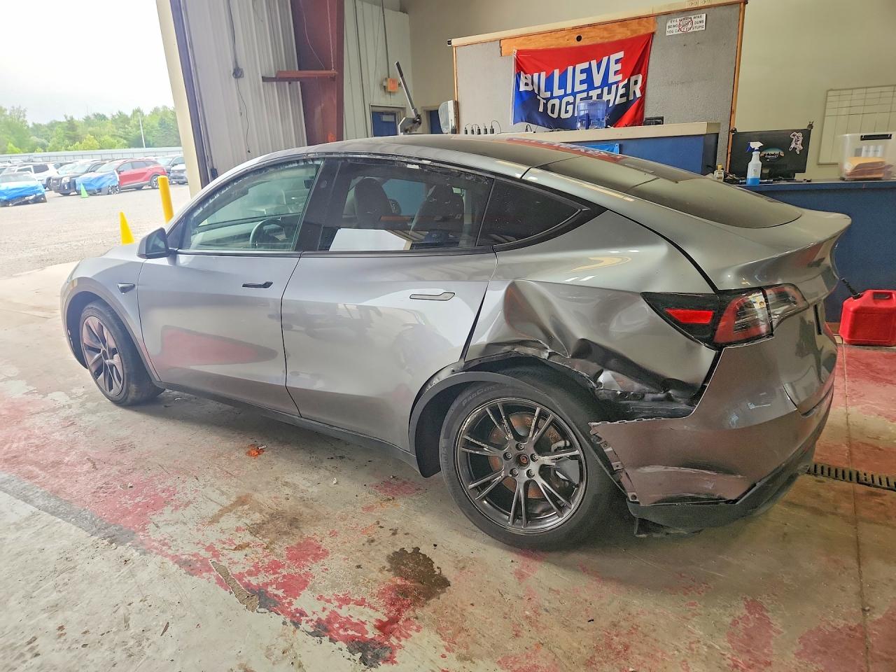 Tesla Model Y 2025 — 3