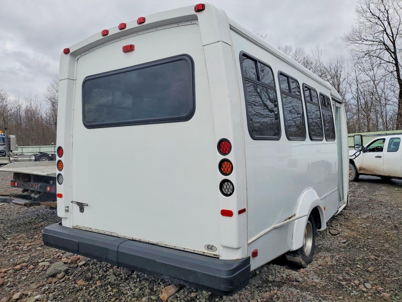 Ford Econoline 2017 — 5