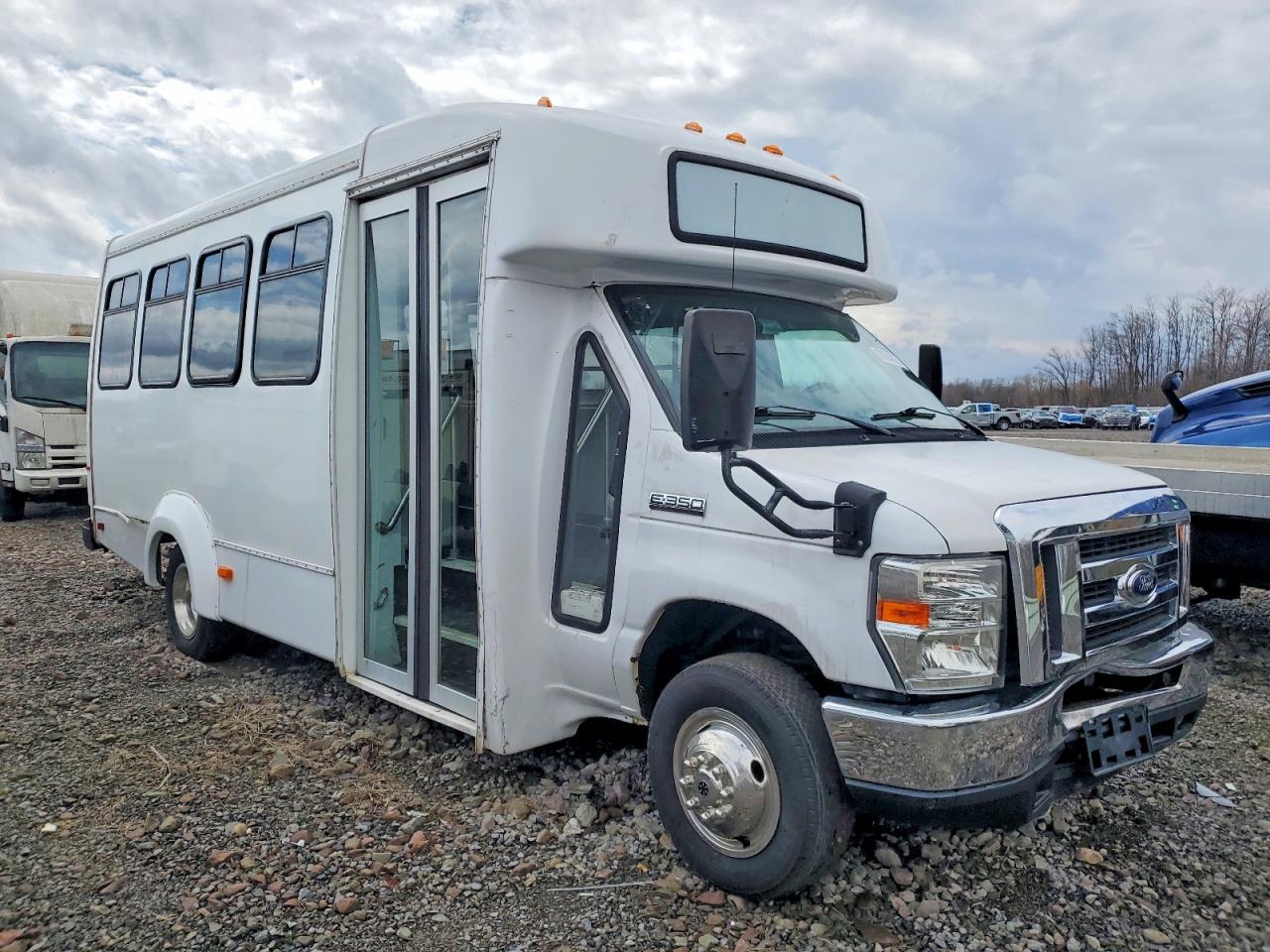 Ford Econoline 2017 — 2