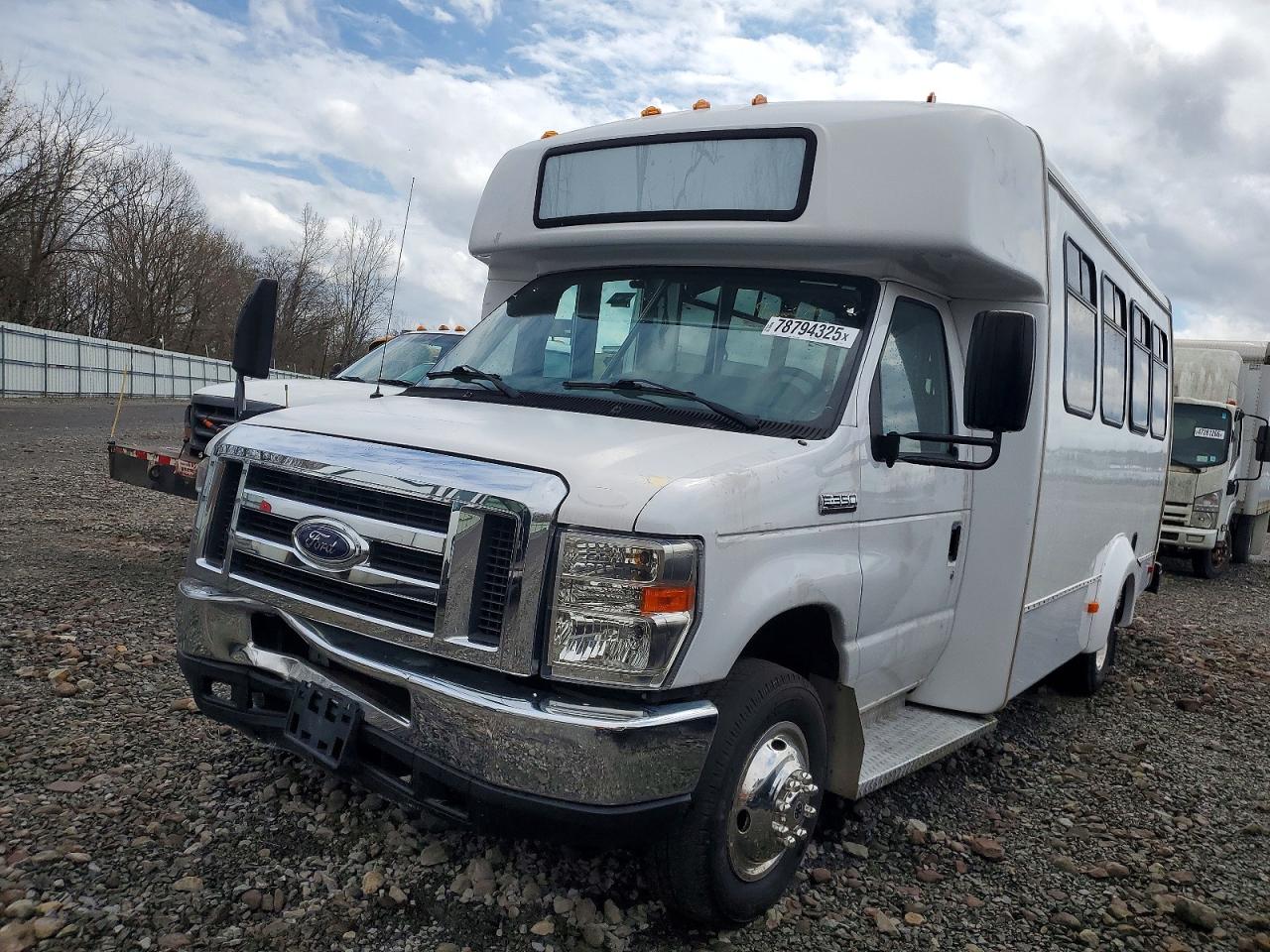 Ford Econoline 2017 — 3
