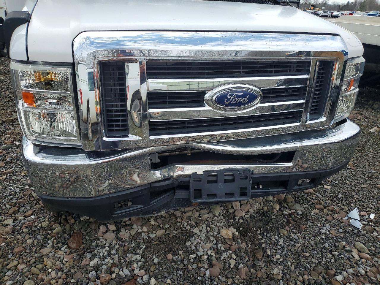 Ford Econoline 2017 — 10