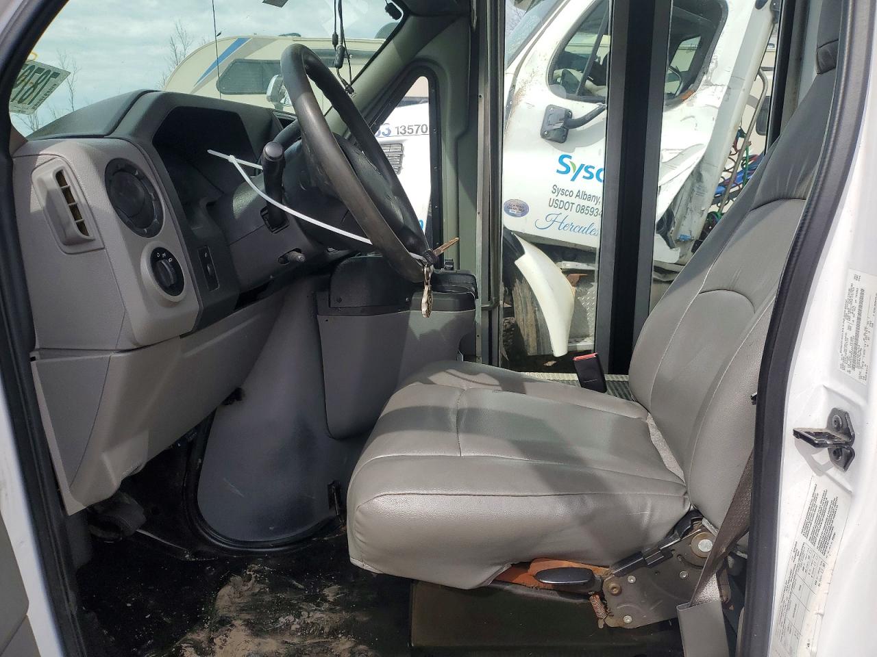 Ford Econoline 2018 — 6