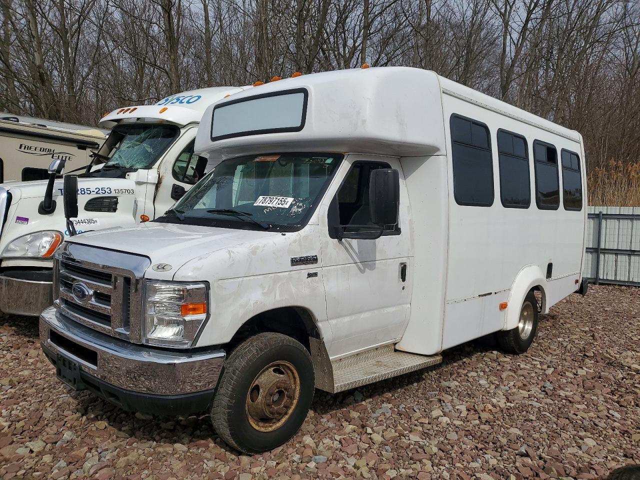 Ford Econoline 2018 — 3