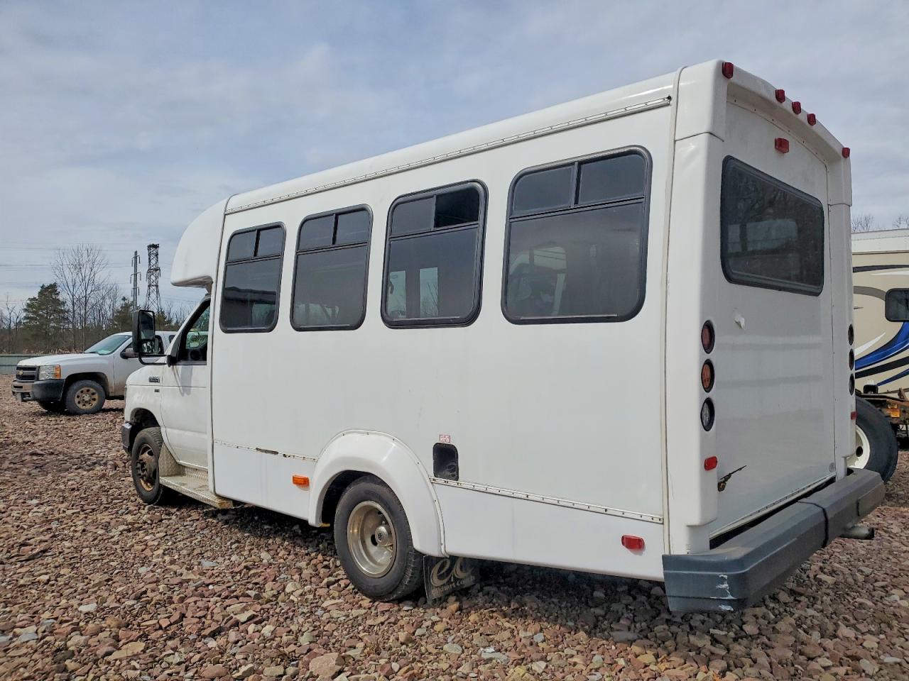 Ford Econoline 2018 — 4