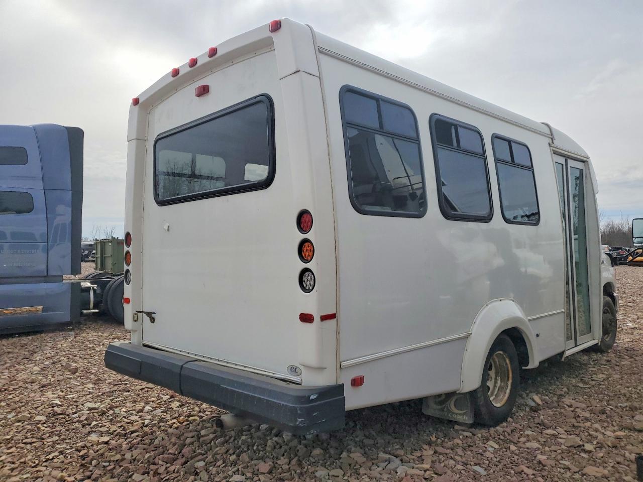 Ford Econoline 2018 — 5