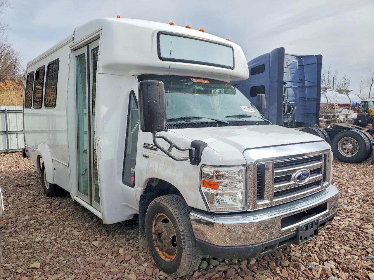 Ford Econoline 2018 — 2
