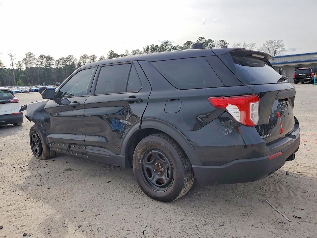 Ford Explorer 2023 — 3