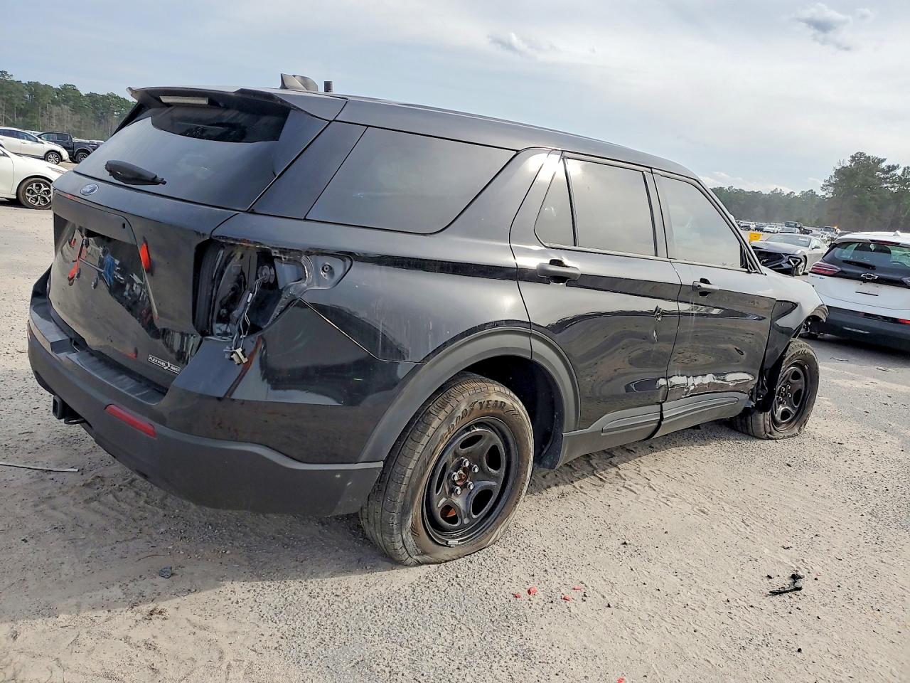 Ford Explorer 2023 — 4