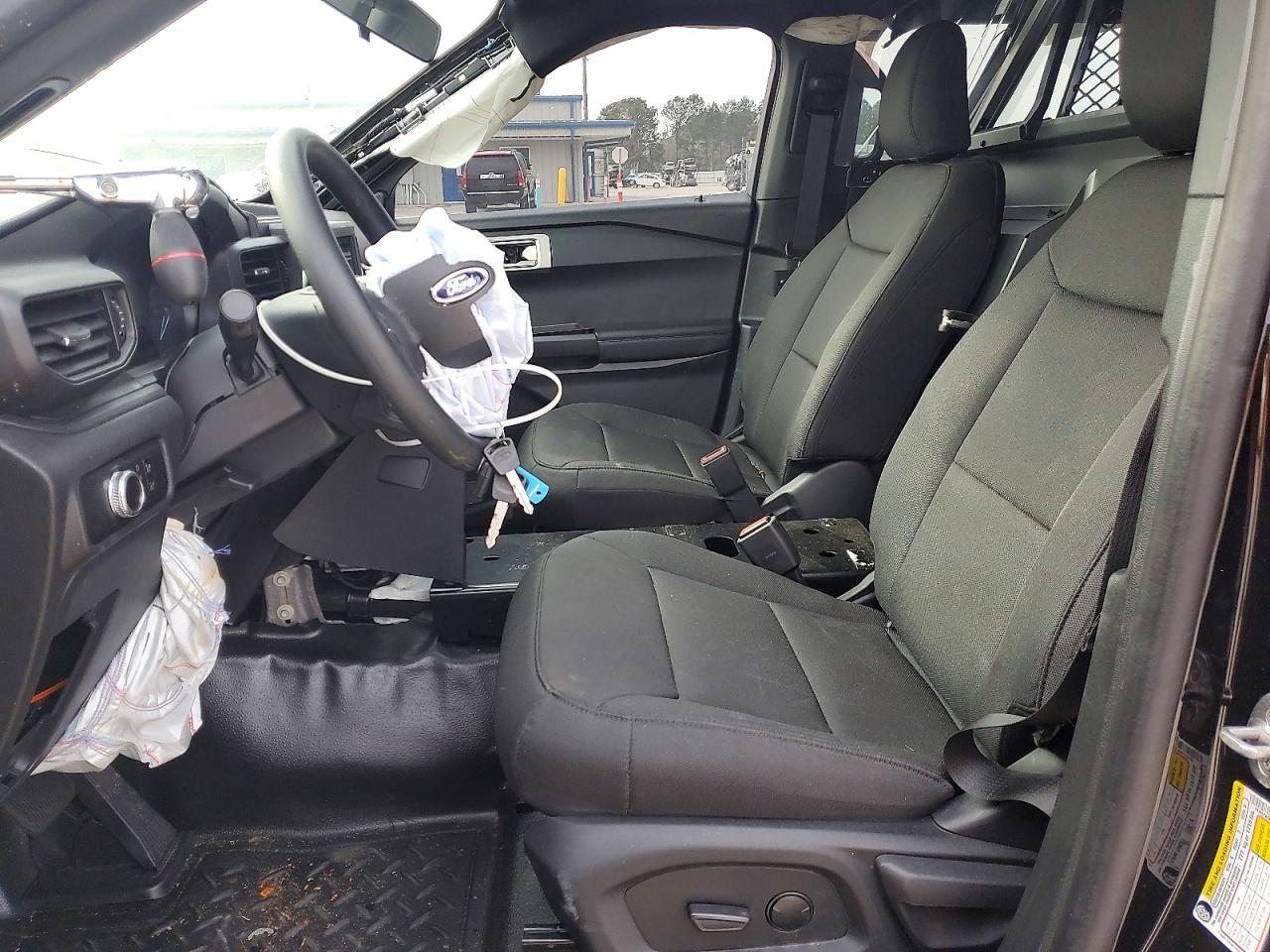 Ford Explorer 2023 — 8
