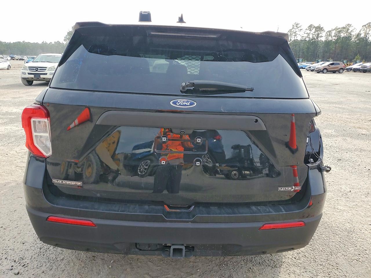 Ford Explorer 2023 — 7