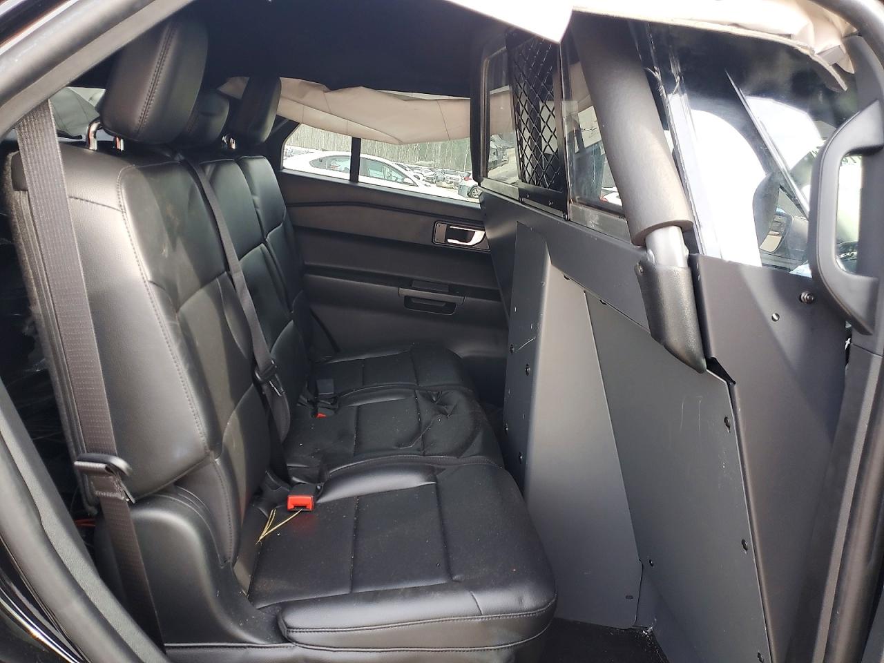 Ford Explorer 2023 — 12