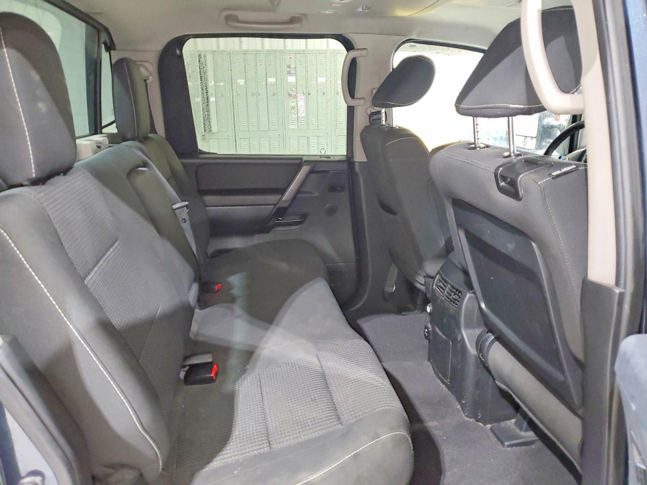 Nissan Titan 2014 — 11