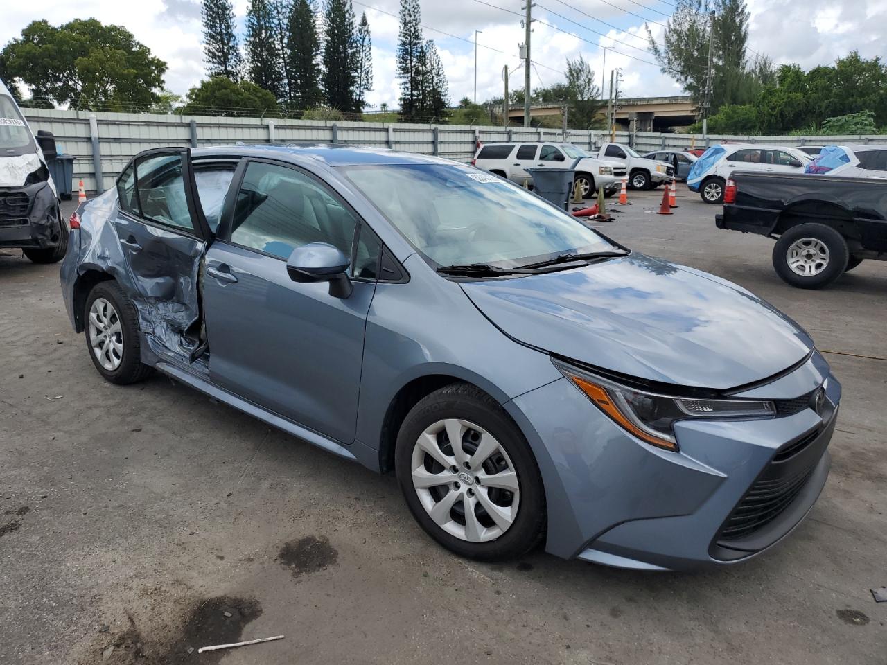 Toyota Corolla Le 2024 — 5