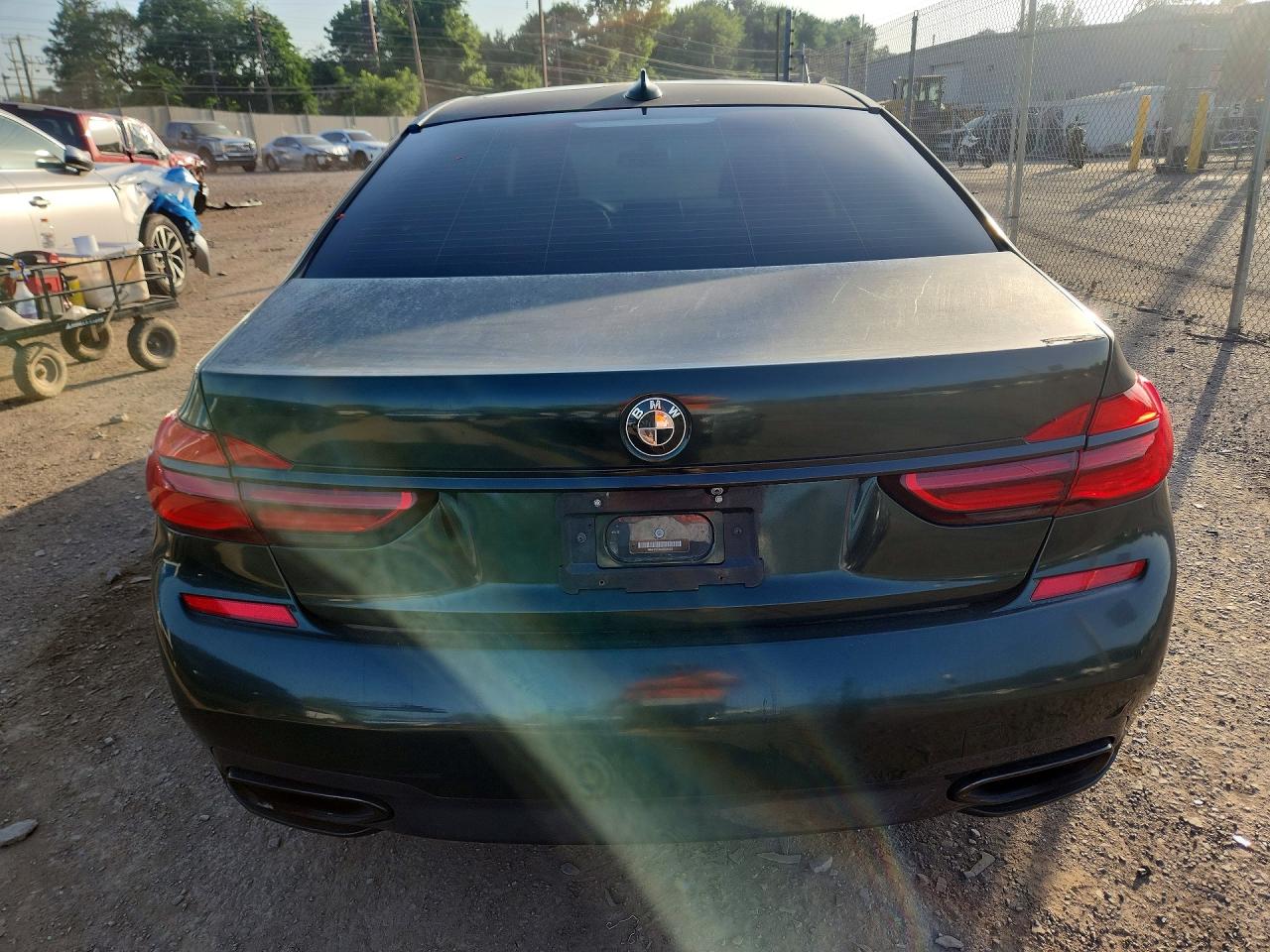 BMW 750 2018 — 7