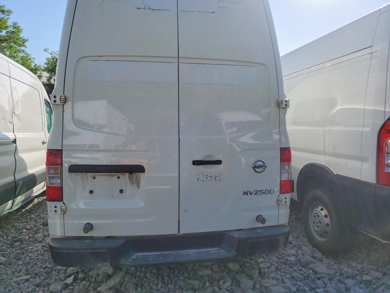 Nissan Nv 2018 — 7