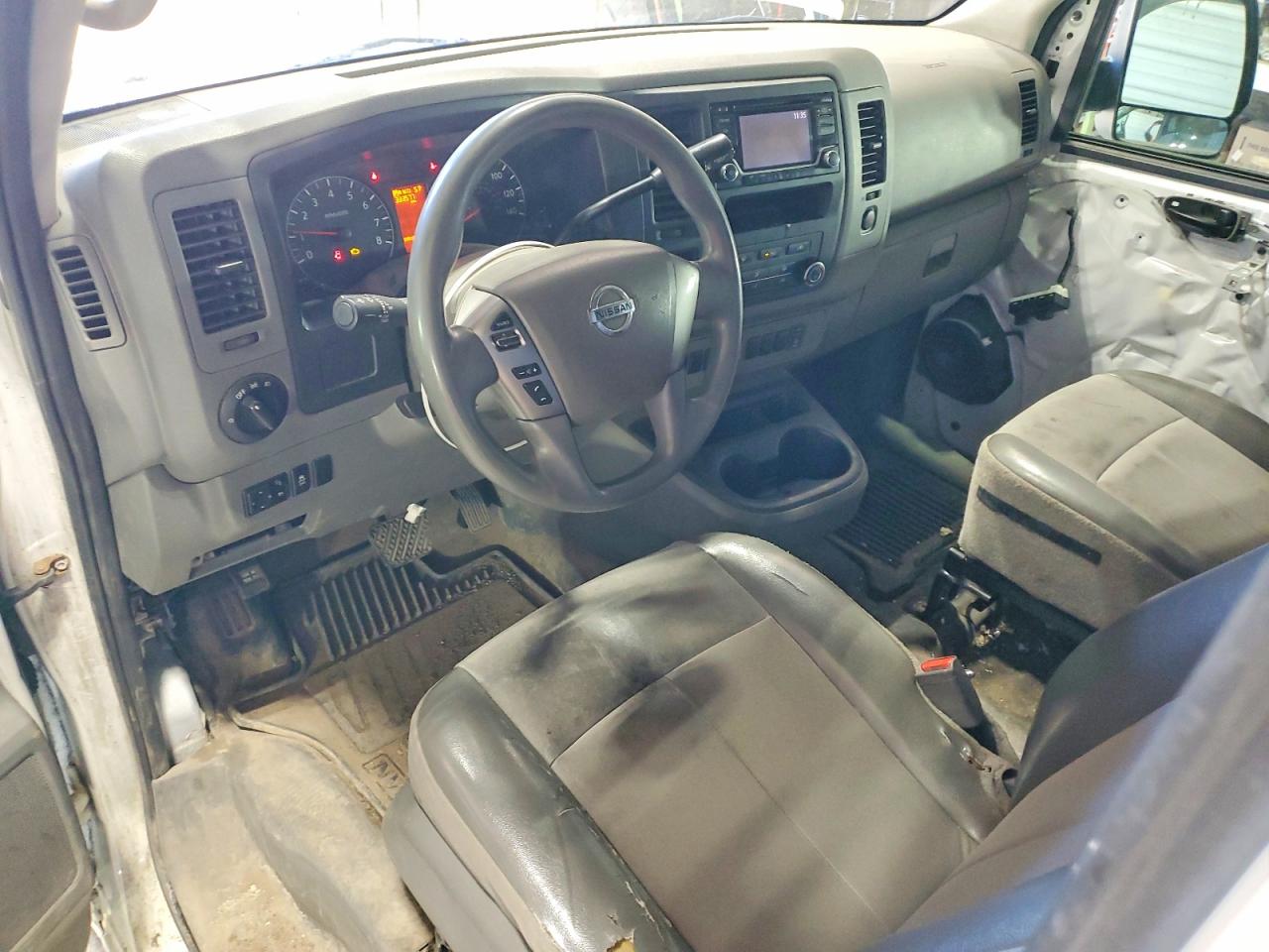 Nissan Nv 2018 — 9