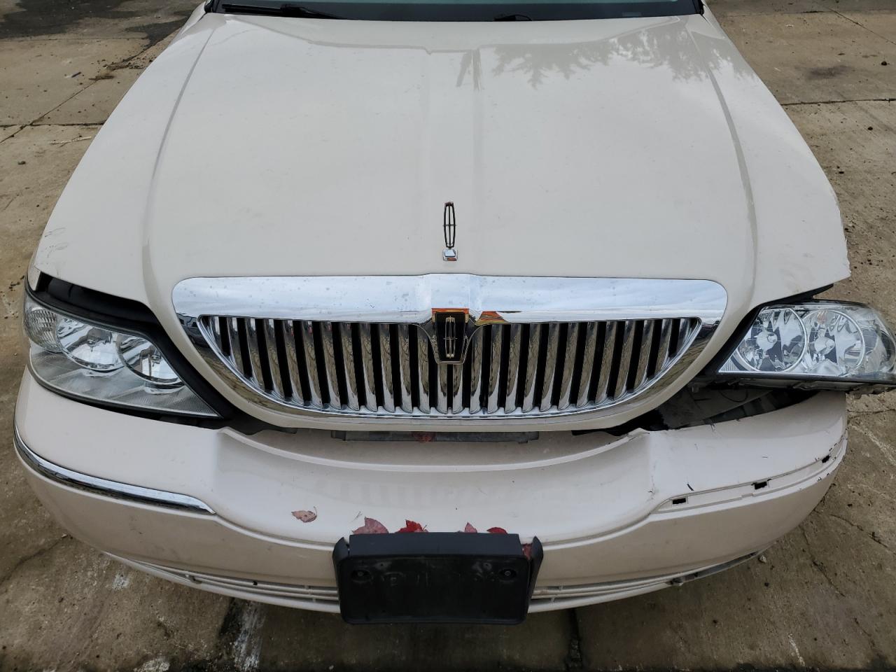 Lincoln Town Car 2003 — 12