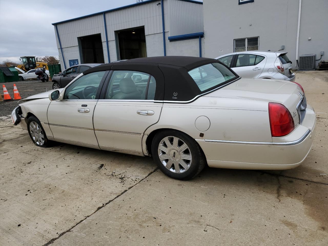 Lincoln Town Car 2003 — 3